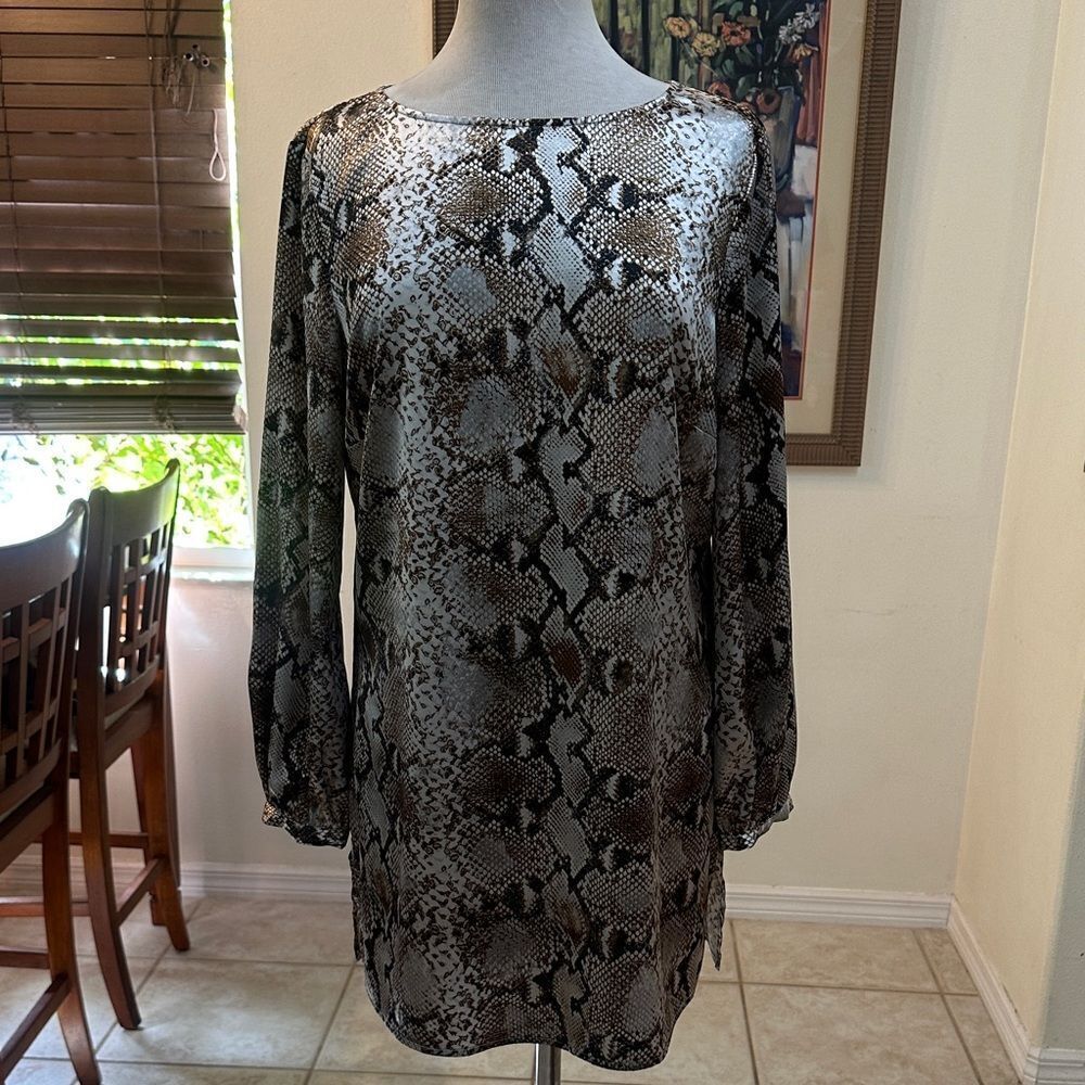 Chico’s Silver/Bronze Snake Print Sateen Long Sleeve Tunic Size 1-Medium - Picture 7 of 14